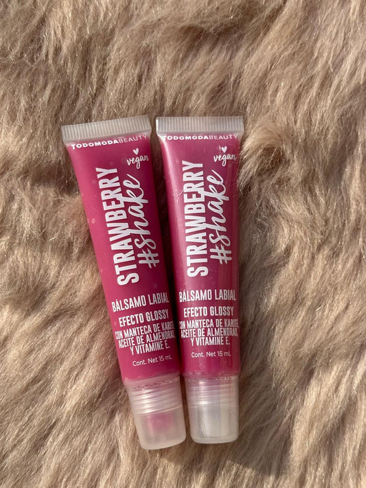 Vegan strawberry scented lipgloss