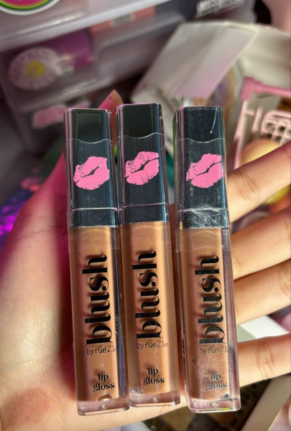Rule 21 lipgloss